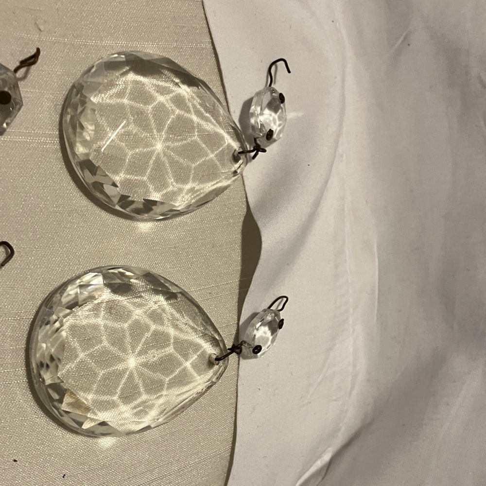 Set of 12. Vintage glass crystals 1.5” with hangers from older chandelier no - Picture 7 of 9